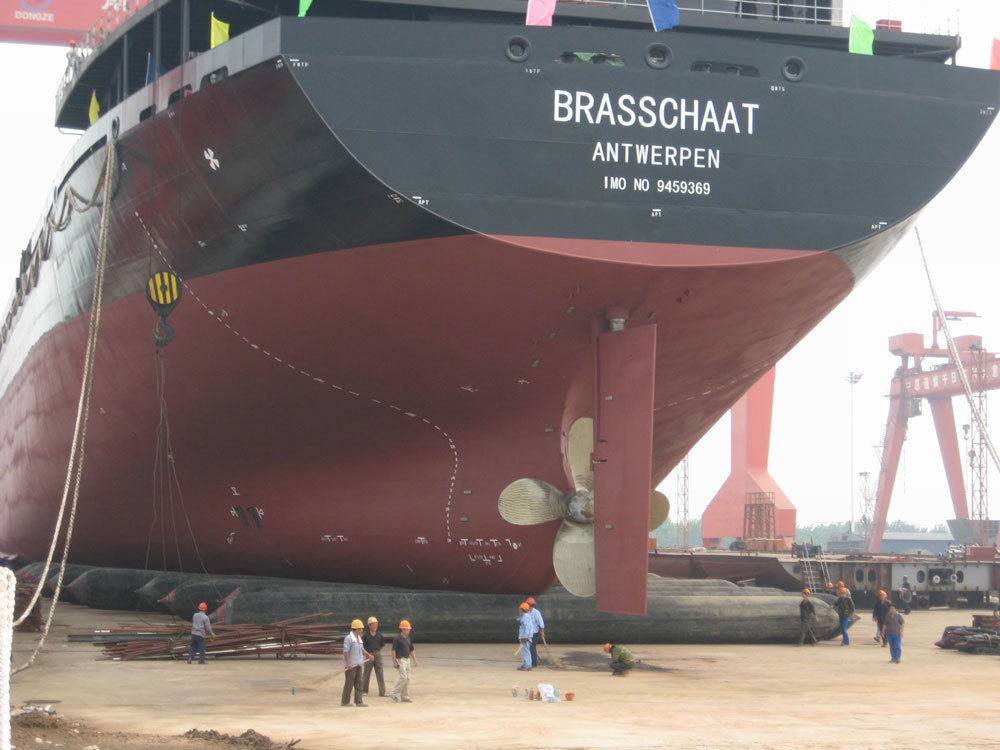 Latest company case about Bulk Cargo Ship Launching with Marine Rubber Airbags